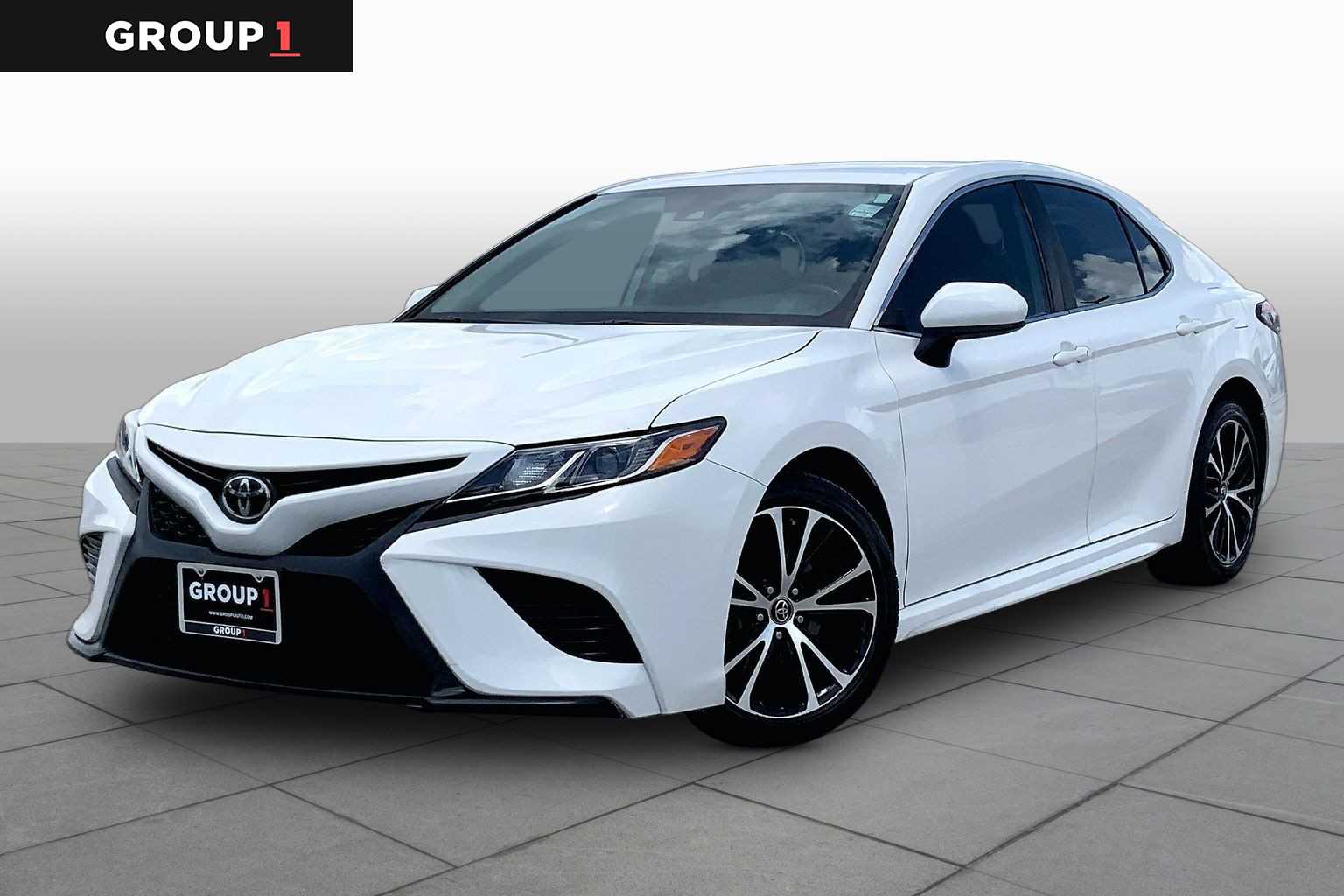 2019 Toyota Camry SE Super White at Beck & Masten Kia