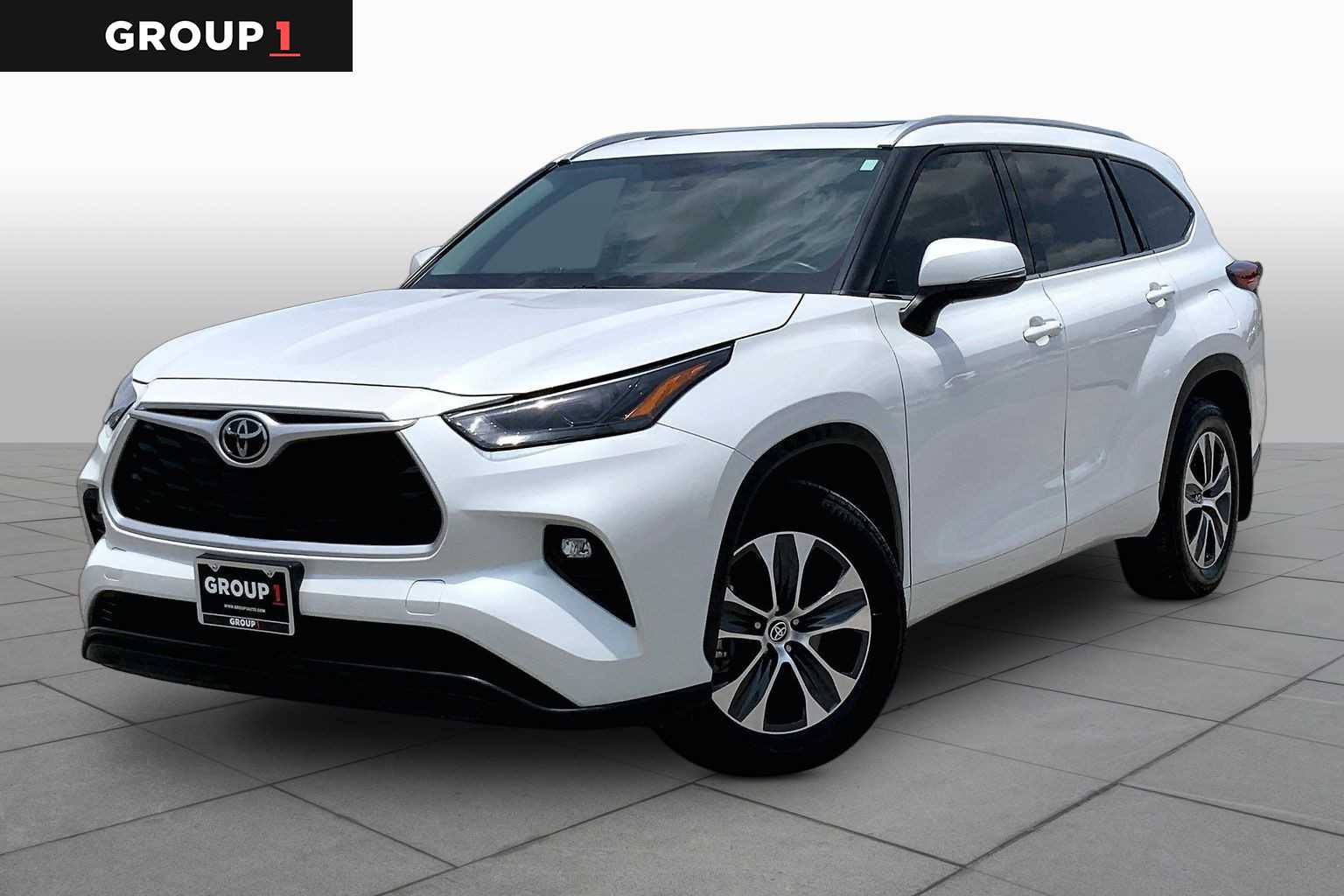 2022 Toyota Highlander XLE Wind Chill Pearl at AutoNation USA Katy