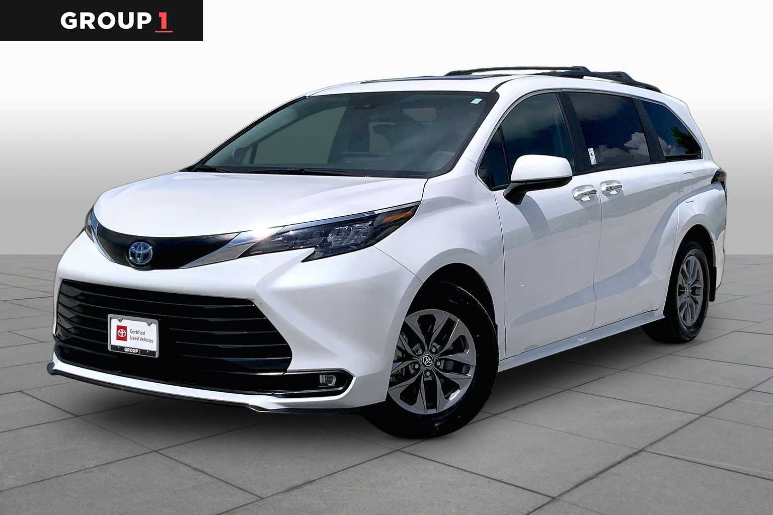 2025 Toyota Sienna XLE Wind Chill Pearl at Group 1 Toyota Southwest