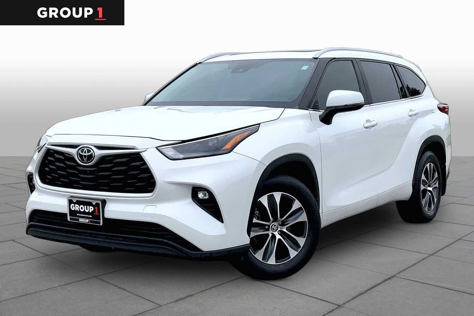 2023 Toyota Highlander XLE Wind Chill Pearl at AutoNation USA Katy