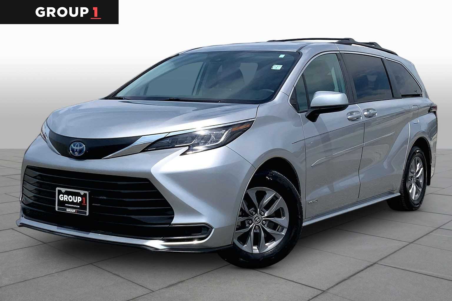 2021 Toyota Sienna LE Celestial Silver Metallic at Group 1 Toyota Southwest