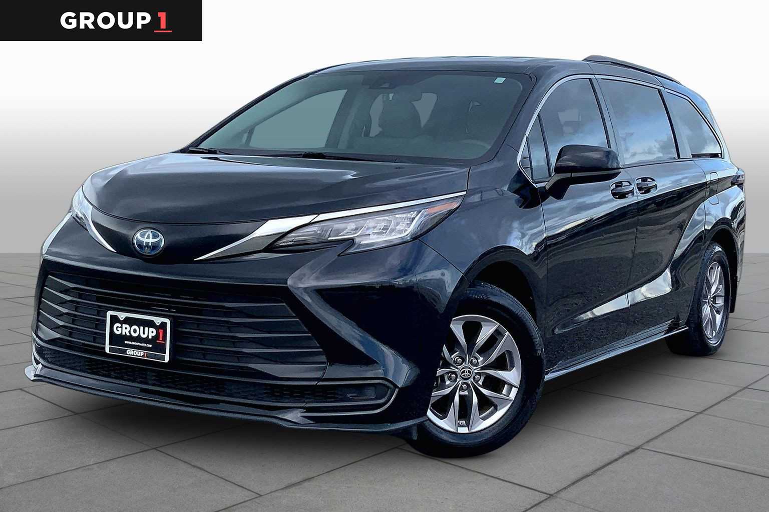 2022 Toyota Sienna LE Midnight Black Metallic at Ron Craft Chevrolet Cadillac
