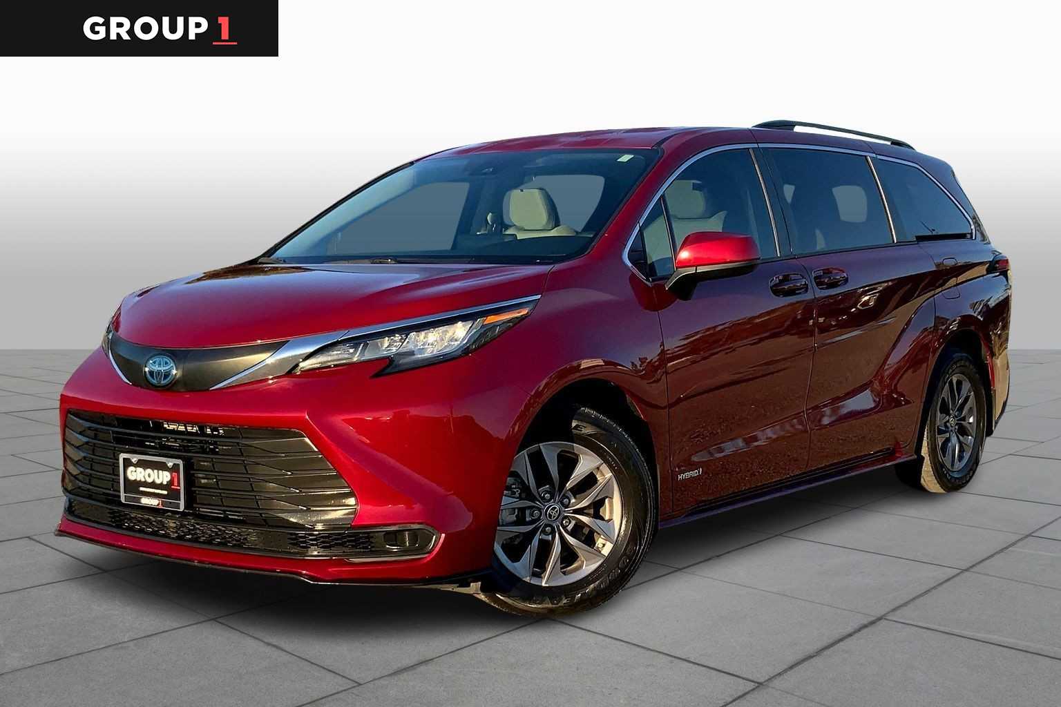 2021 Toyota Sienna LE Ruby Flare Pearl at Group 1 Toyota Southwest