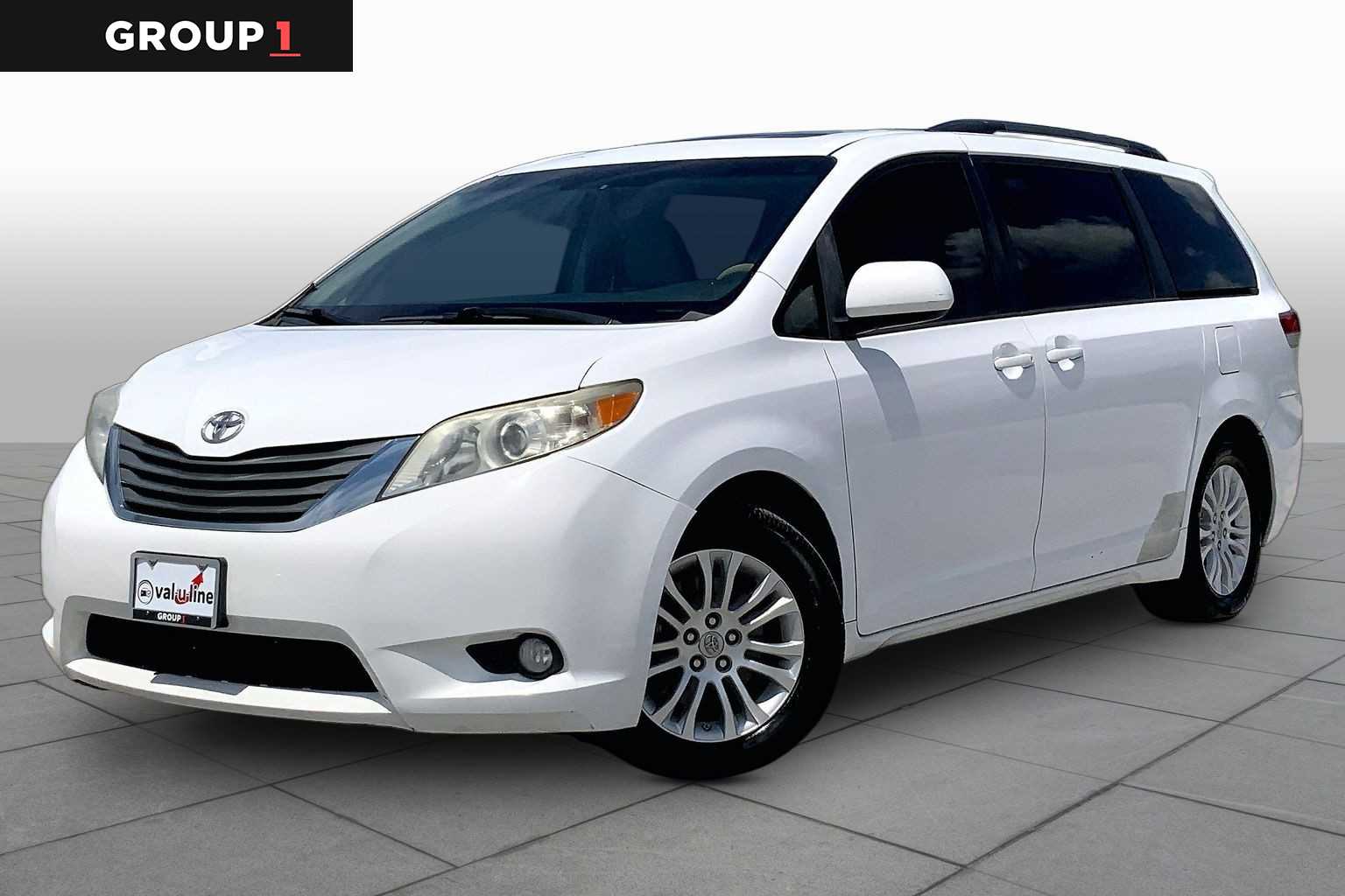2013 Toyota Sienna XLE Super White at Auto Boutique Texas