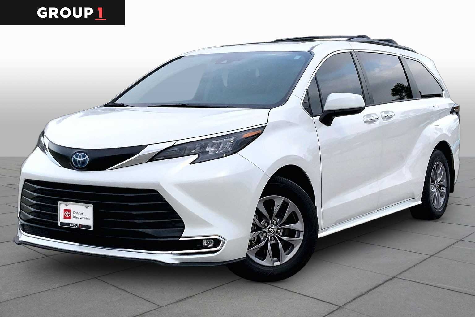 2024 Toyota Sienna XLE Wind Chill Pearl at Group 1 Toyota Southwest