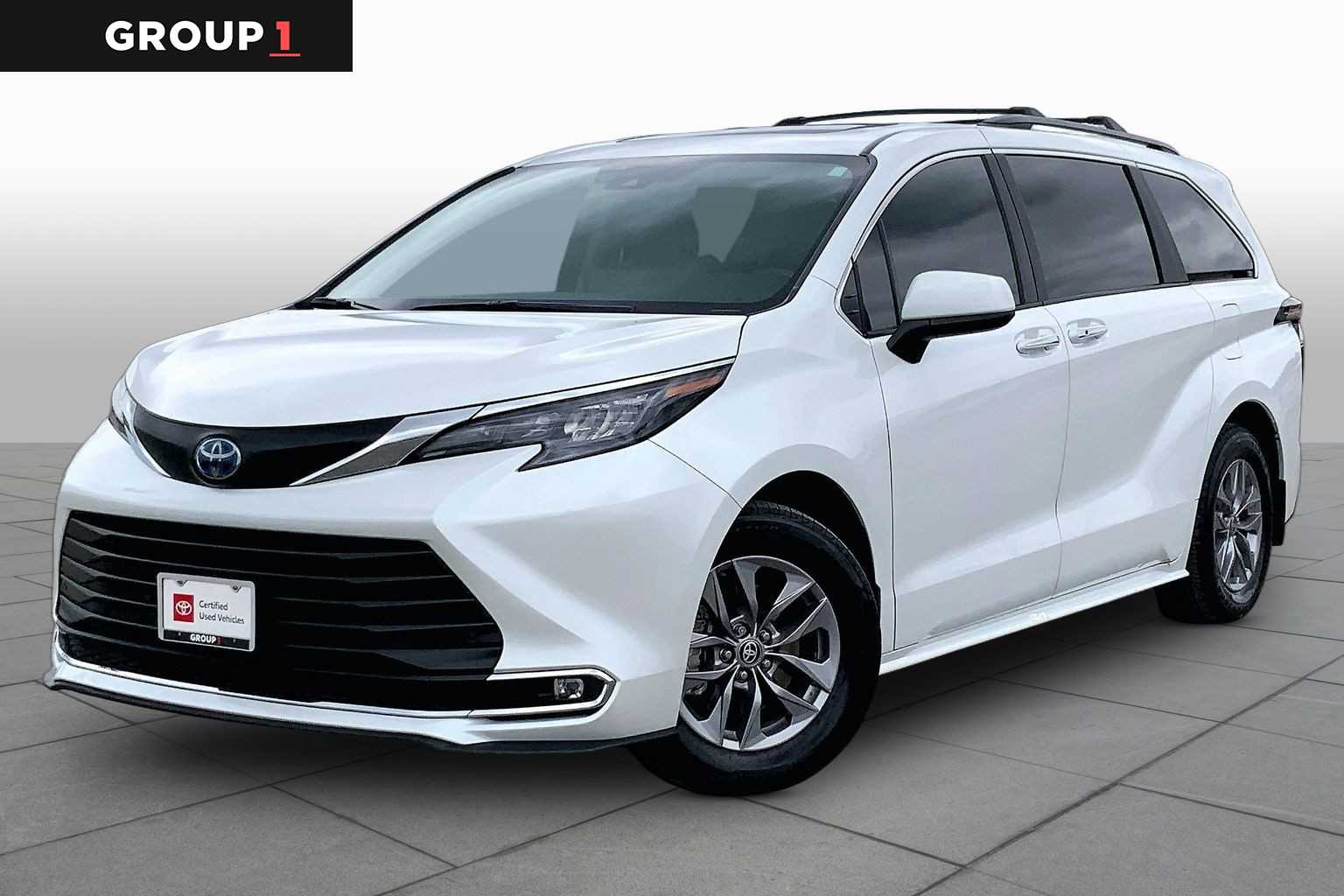 2024 Toyota Sienna XLE Wind Chill Pearl at Group 1 Toyota Southwest
