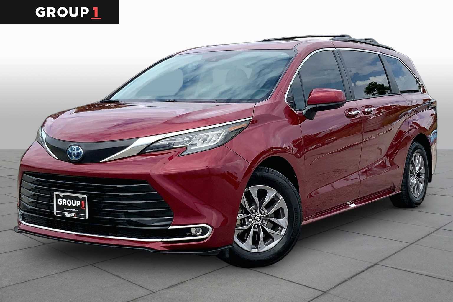 2023 Toyota Sienna XLE Ruby Flare Pearl at AutoNation USA Houston