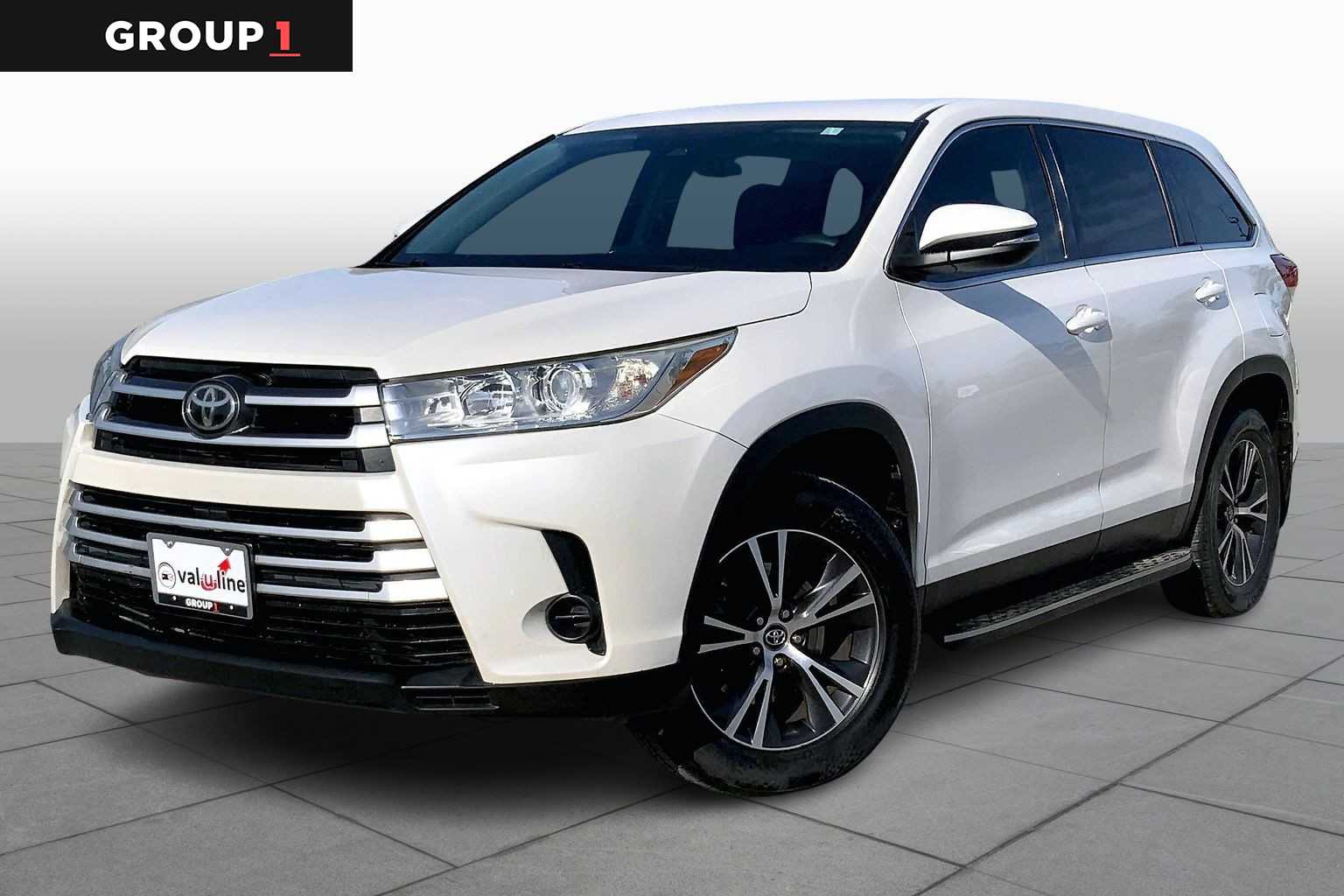2019 Toyota Highlander LE Blizzard Pearl at Group 1 Toyota Southwest