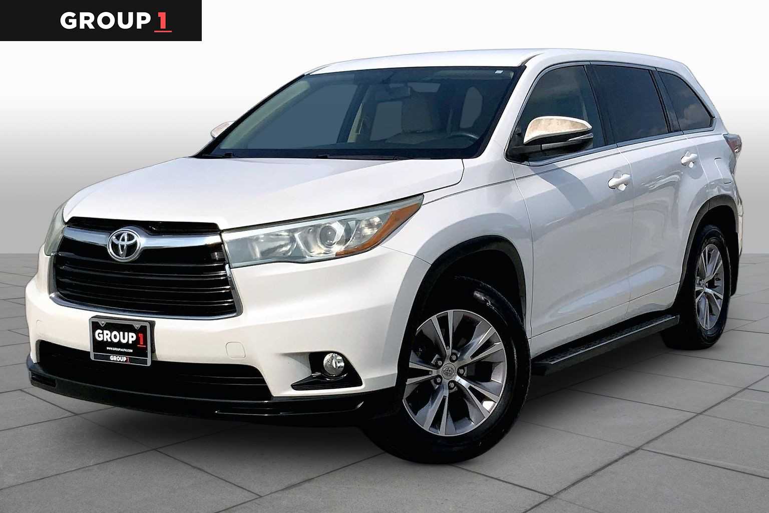 2015 Toyota Highlander LE Plus Blizzard Pearl at Group 1 Toyota Southwest