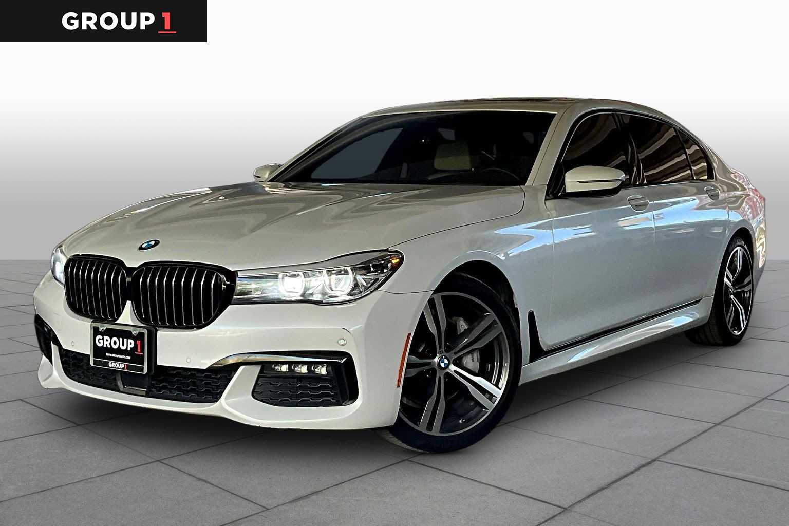 Mineral White Metallic 2019 BMW 7 Series 740i RWD Sedan Rear-Wheel Drive 8-Speed Automatic