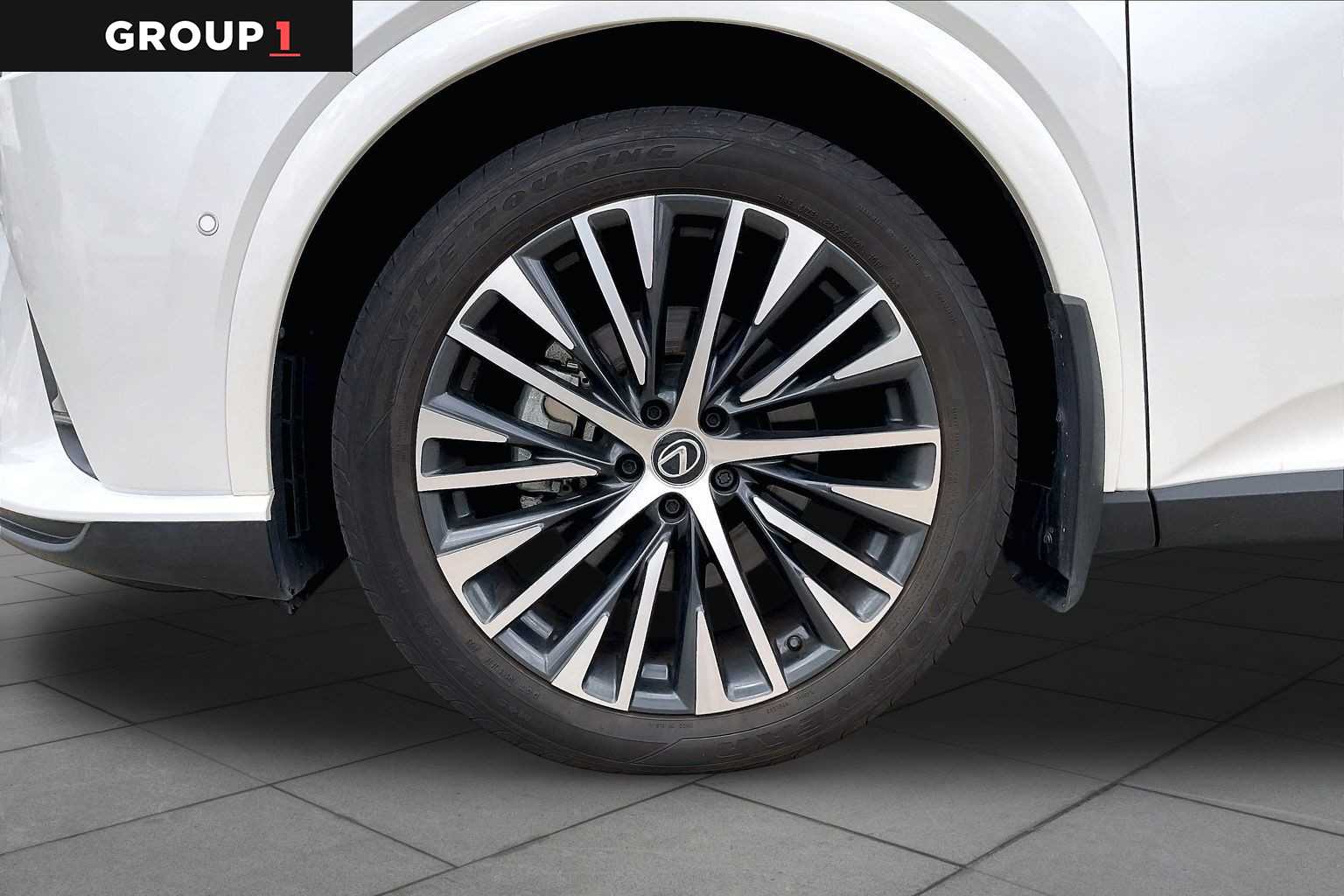 2025 Lexus RX 350 photo 9 of 34