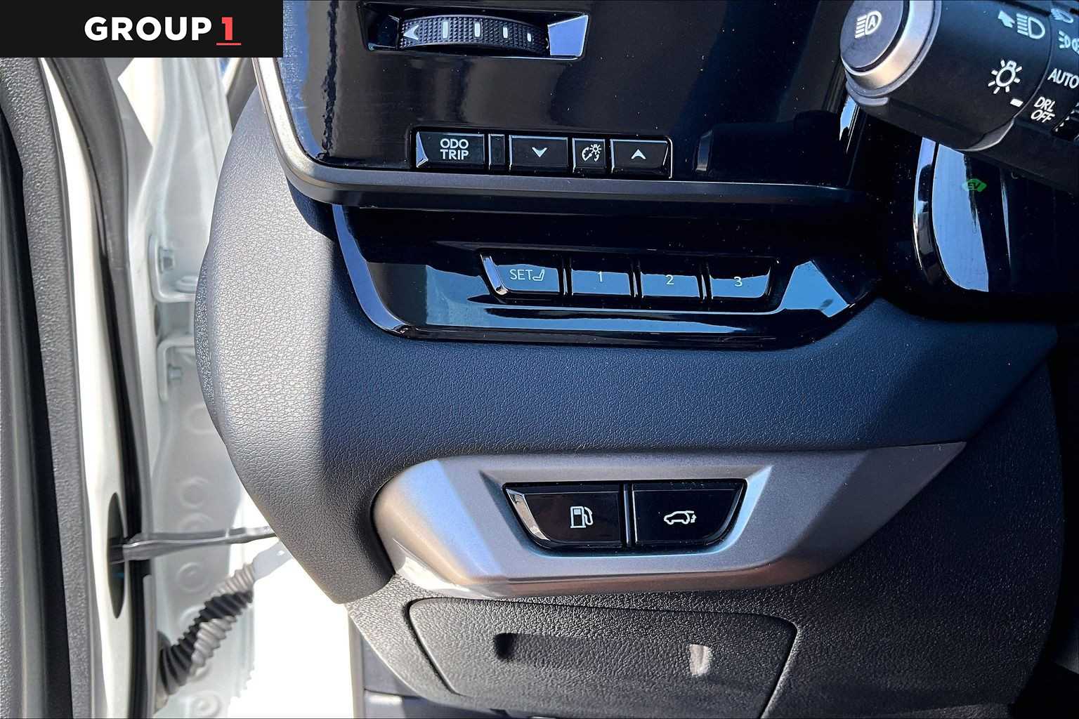 2026 Lexus RX 350h photo 33 of 34