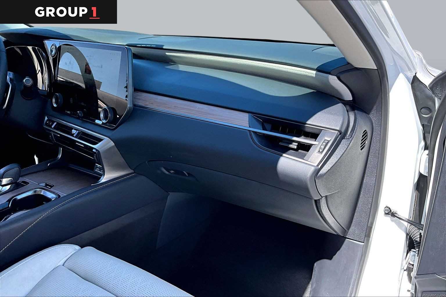 2026 Lexus RX 350h photo 16 of 34