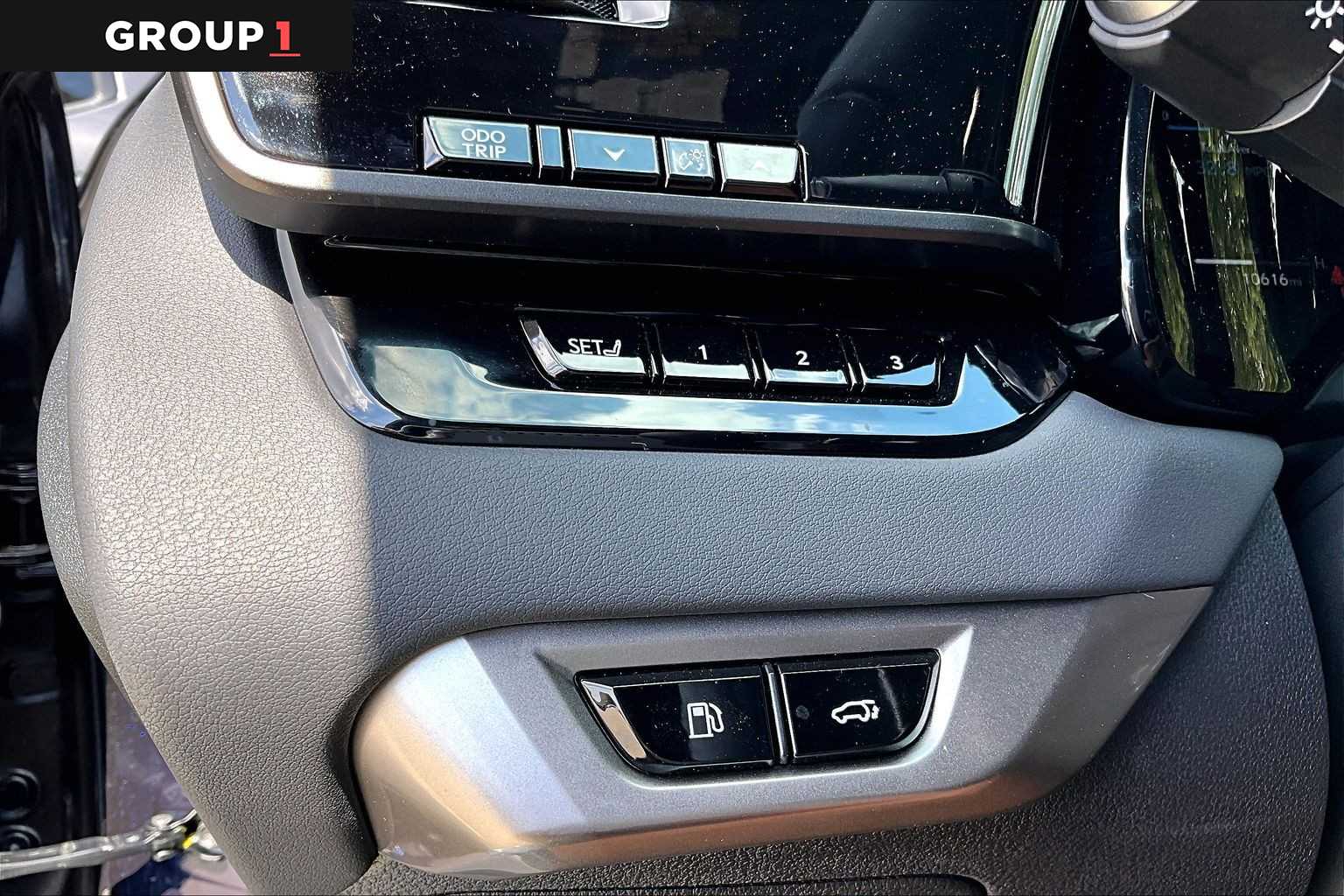 2026 Lexus RX 350h photo 33 of 34
