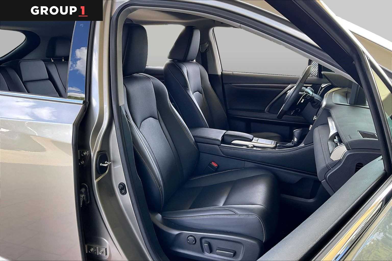 2020 Lexus RX 350 photo 8 of 34