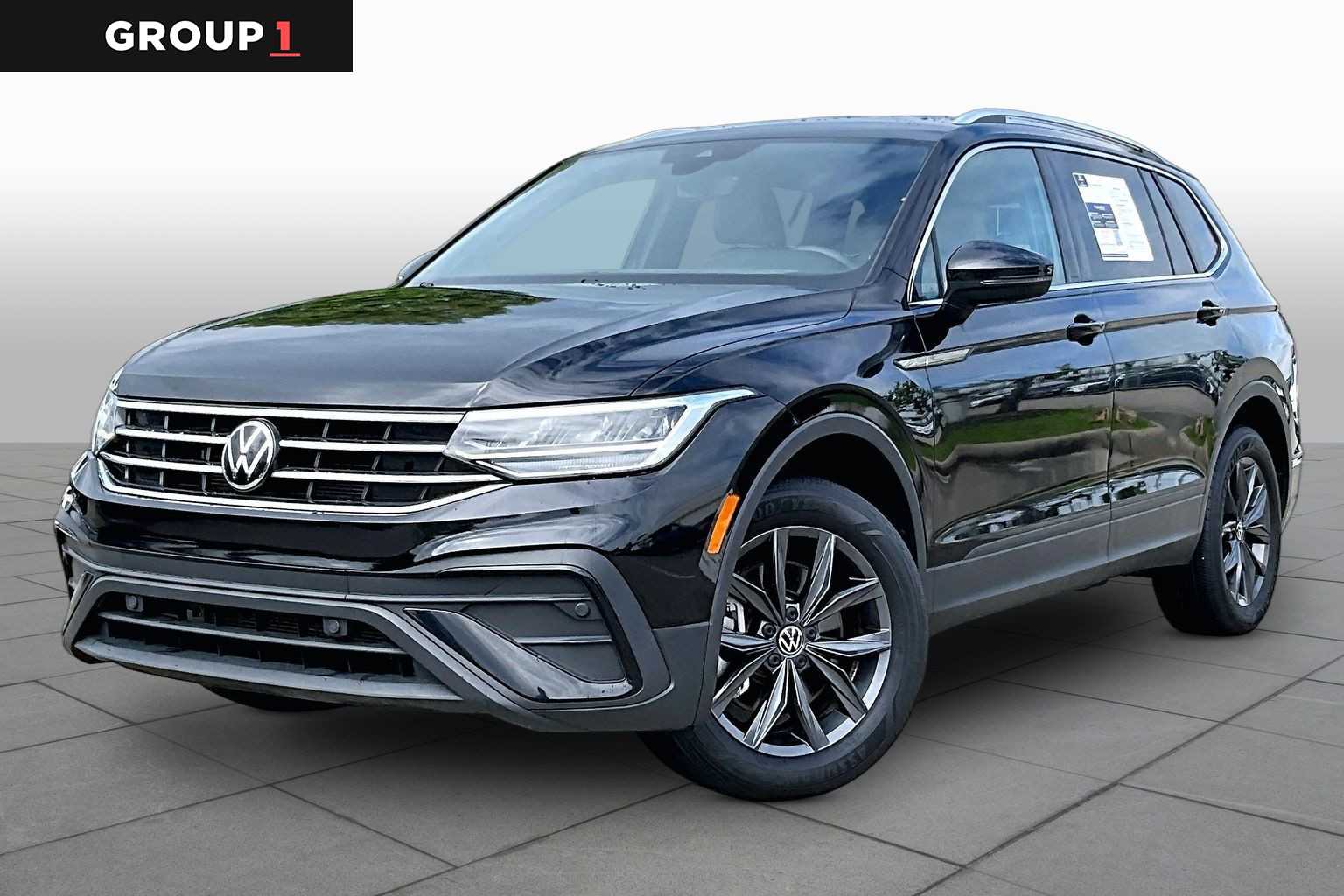 2023 Volkswagen Tiguan SE Deep Black Pearl at Group 1 GMC Buick South
