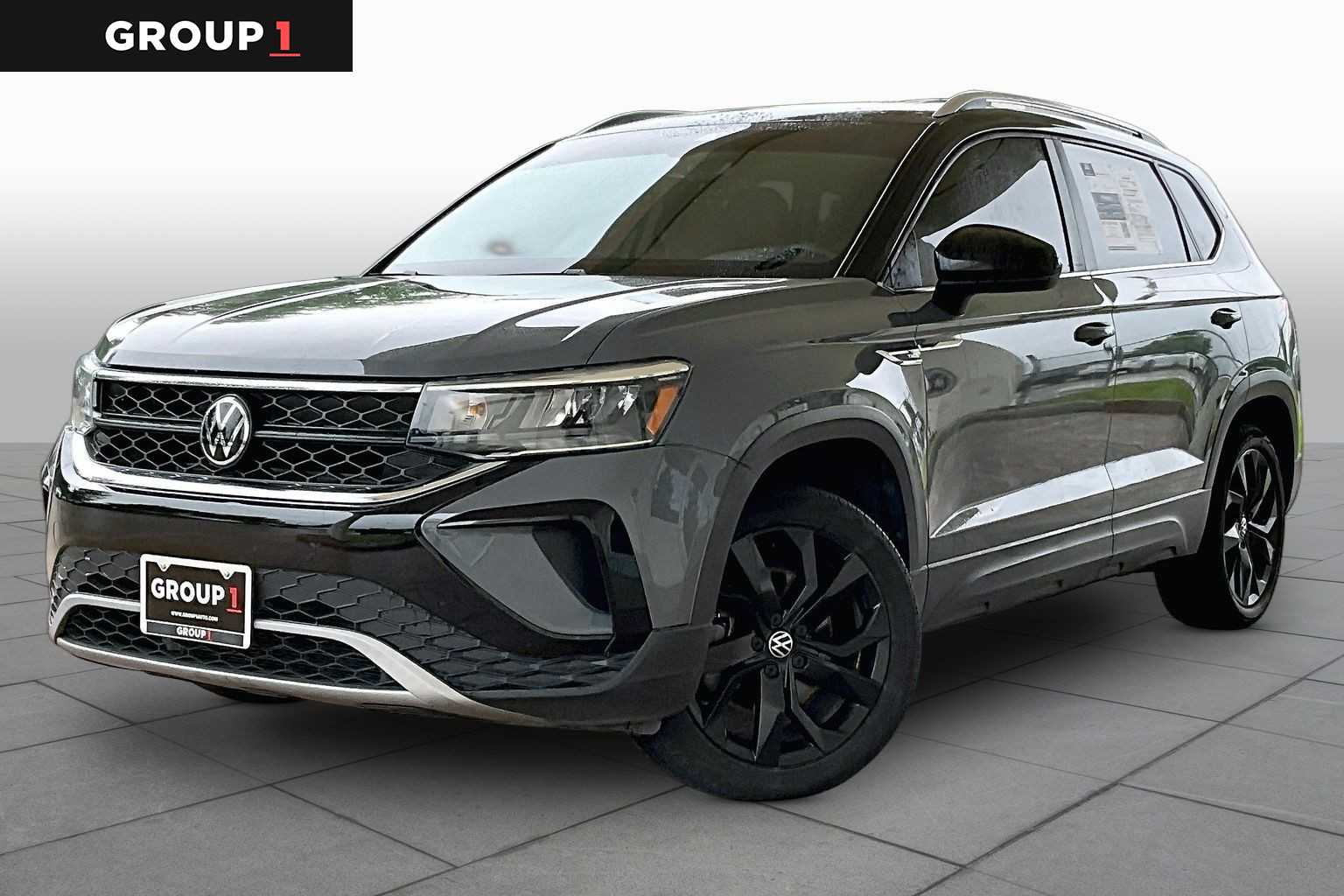 2023 Volkswagen Taos SE Pure Gray w/Black Roof at Westside Kia