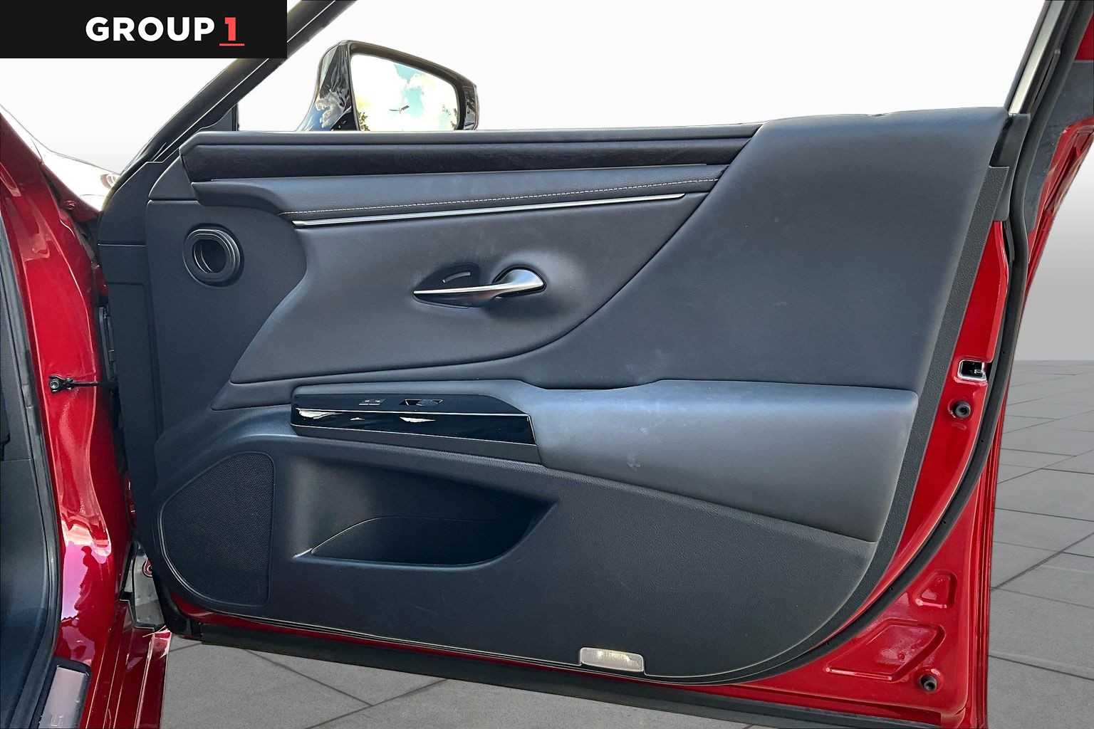 2025 Lexus ES 350 photo 20 of 34