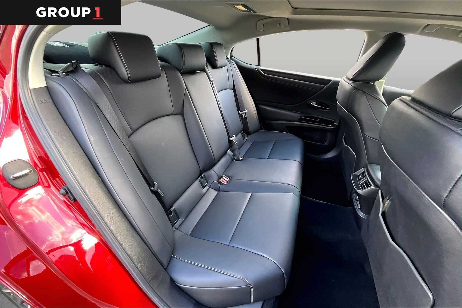 2025 Lexus ES 350 photo 17 of 34