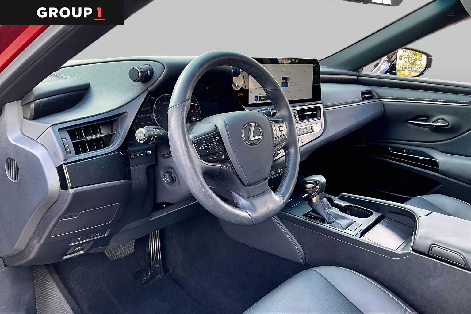 2025 Lexus ES 350 photo 15 of 34