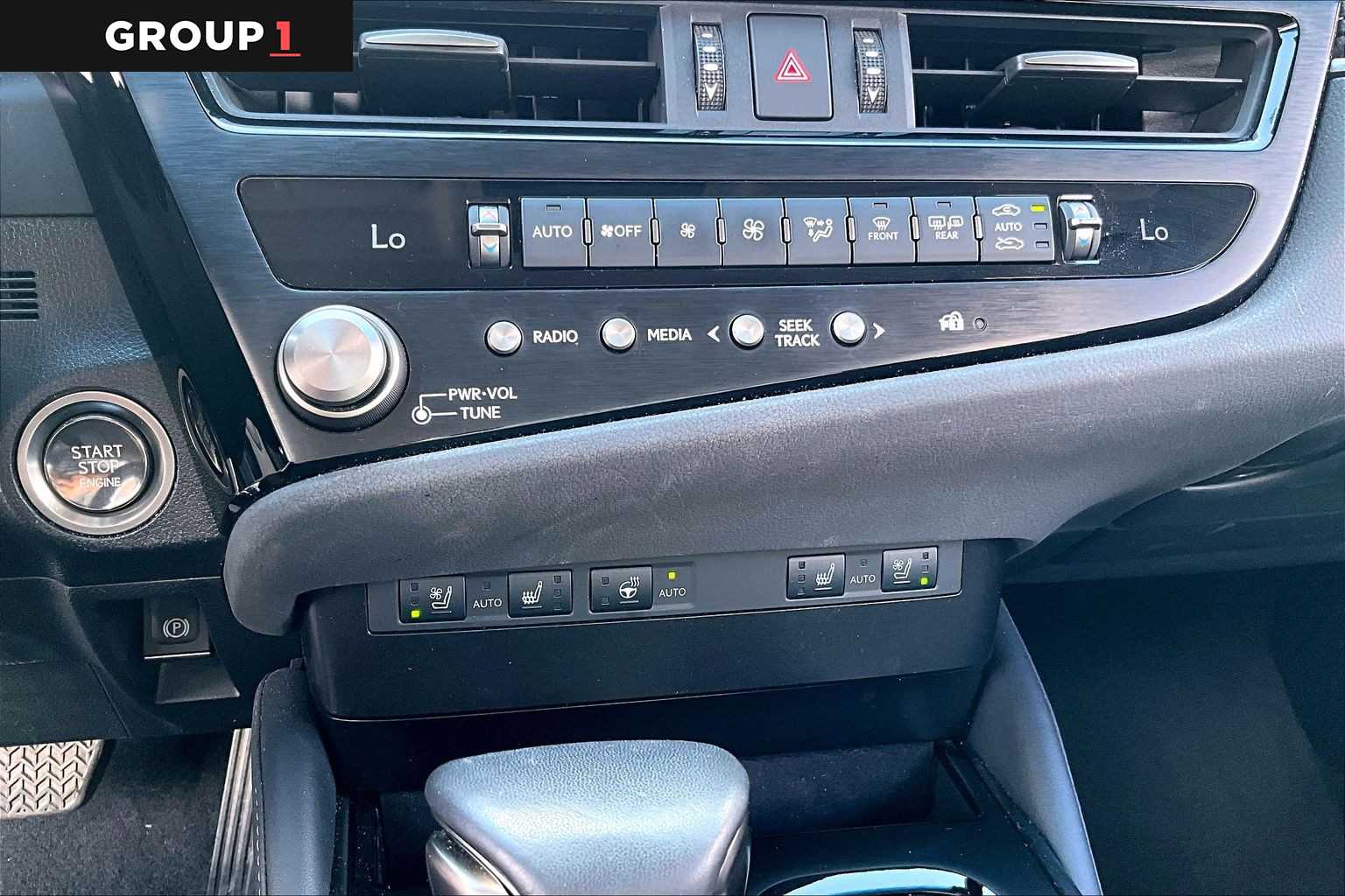 2025 Lexus ES 350 photo 32 of 34