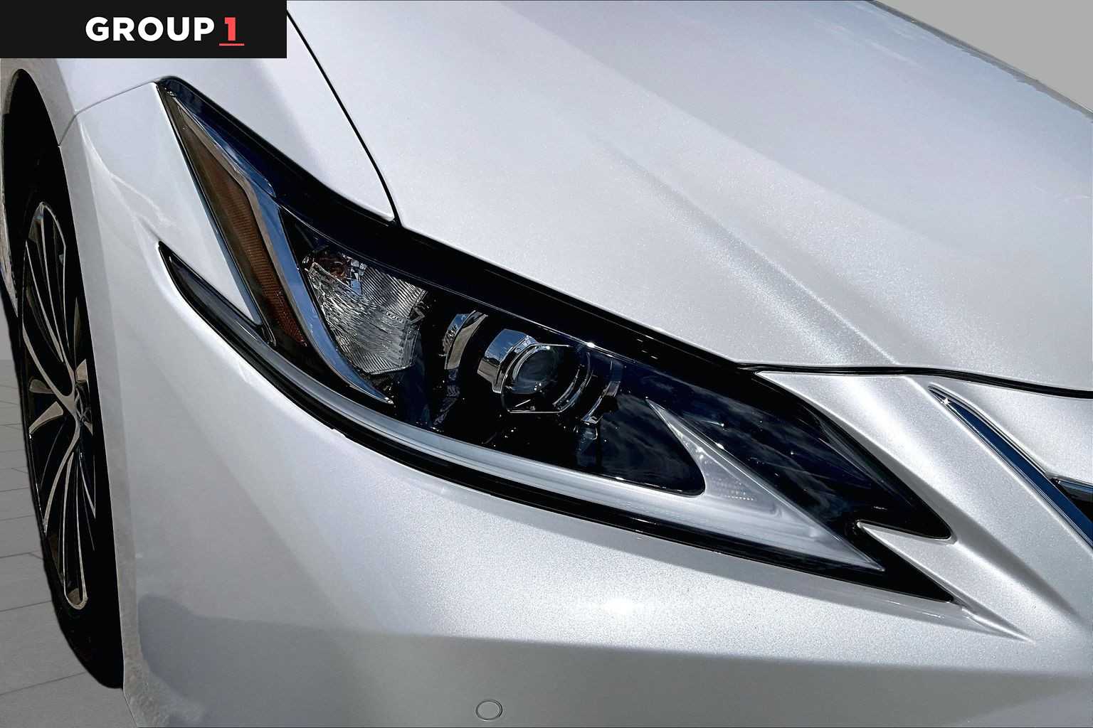 2023 Lexus ES 350 photo 25 of 34