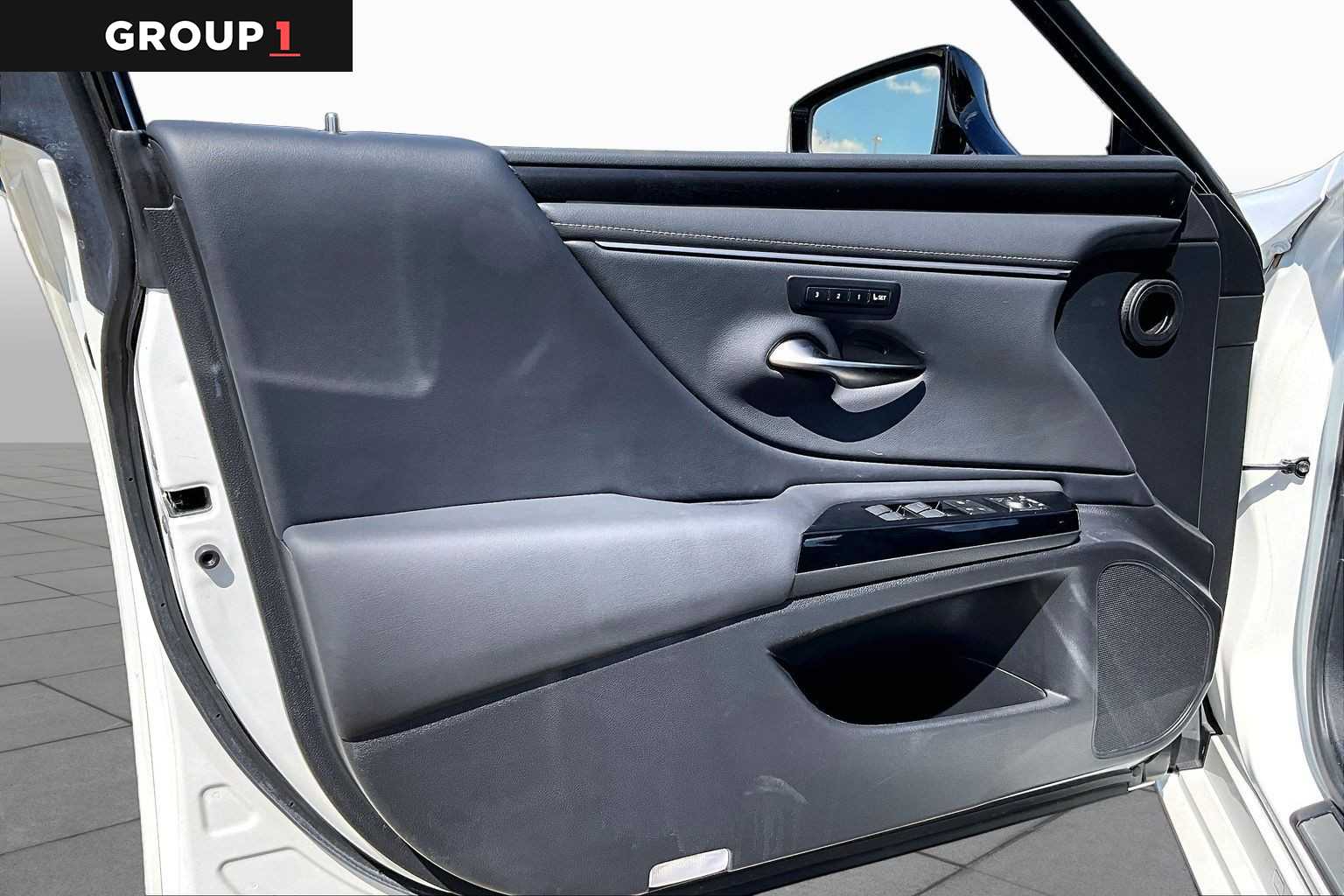 2023 Lexus ES 350 photo 19 of 34