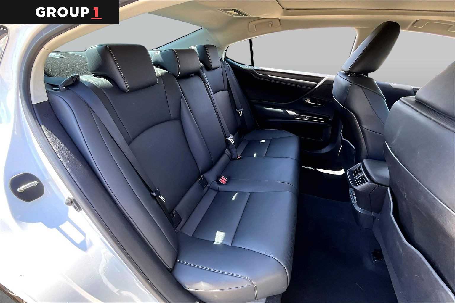 2023 Lexus ES 350 photo 17 of 34