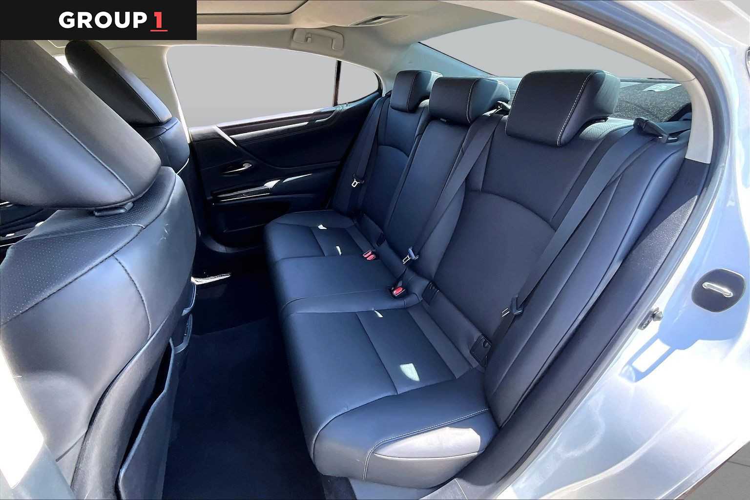 2023 Lexus ES 350 photo 18 of 34