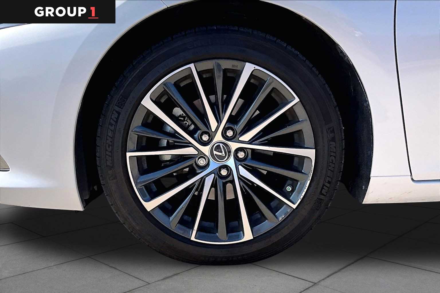 2023 Lexus ES 350 photo 9 of 34