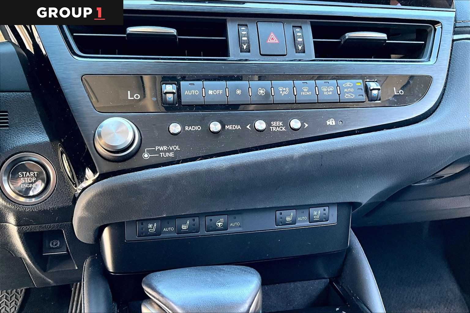 2025 Lexus ES 350 photo 32 of 34