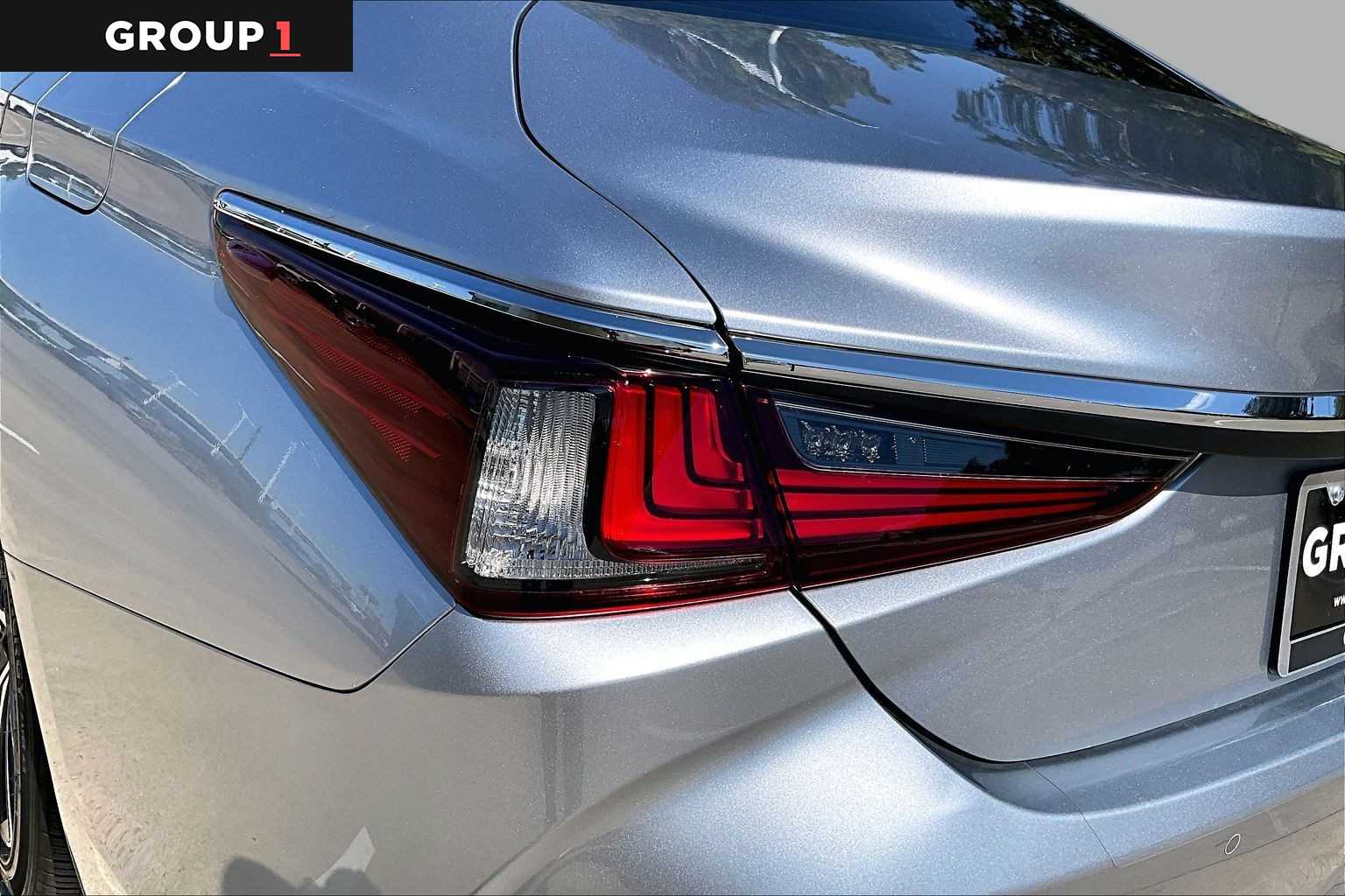 2025 Lexus ES 350 photo 26 of 34