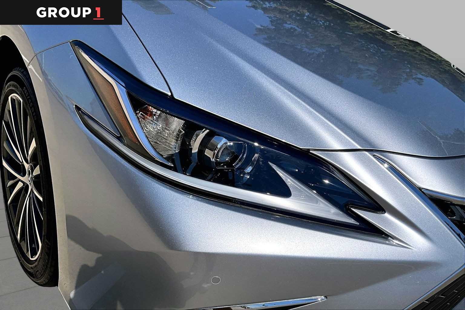 2025 Lexus ES 350 photo 25 of 34