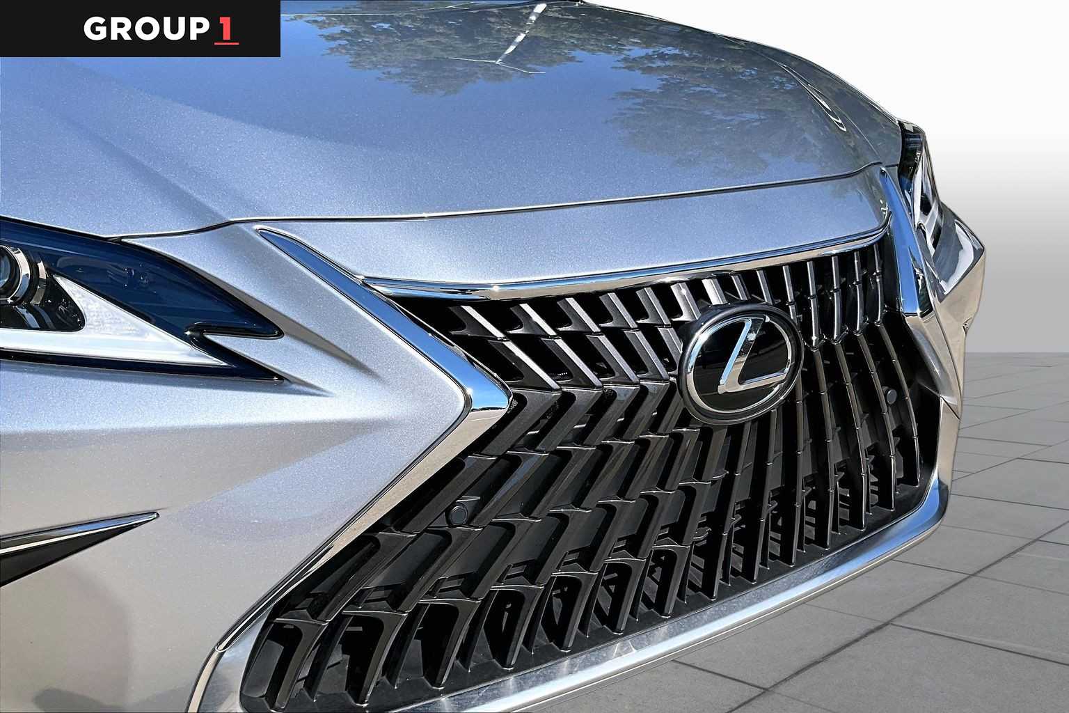 2025 Lexus ES 350 photo 27 of 34