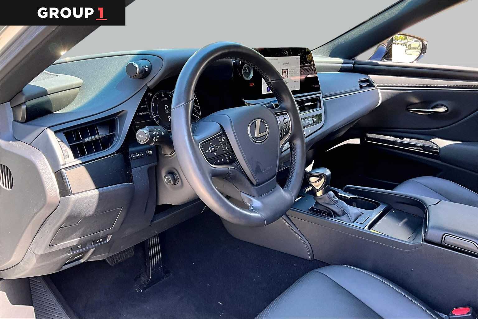 2025 Lexus ES 350 photo 15 of 34