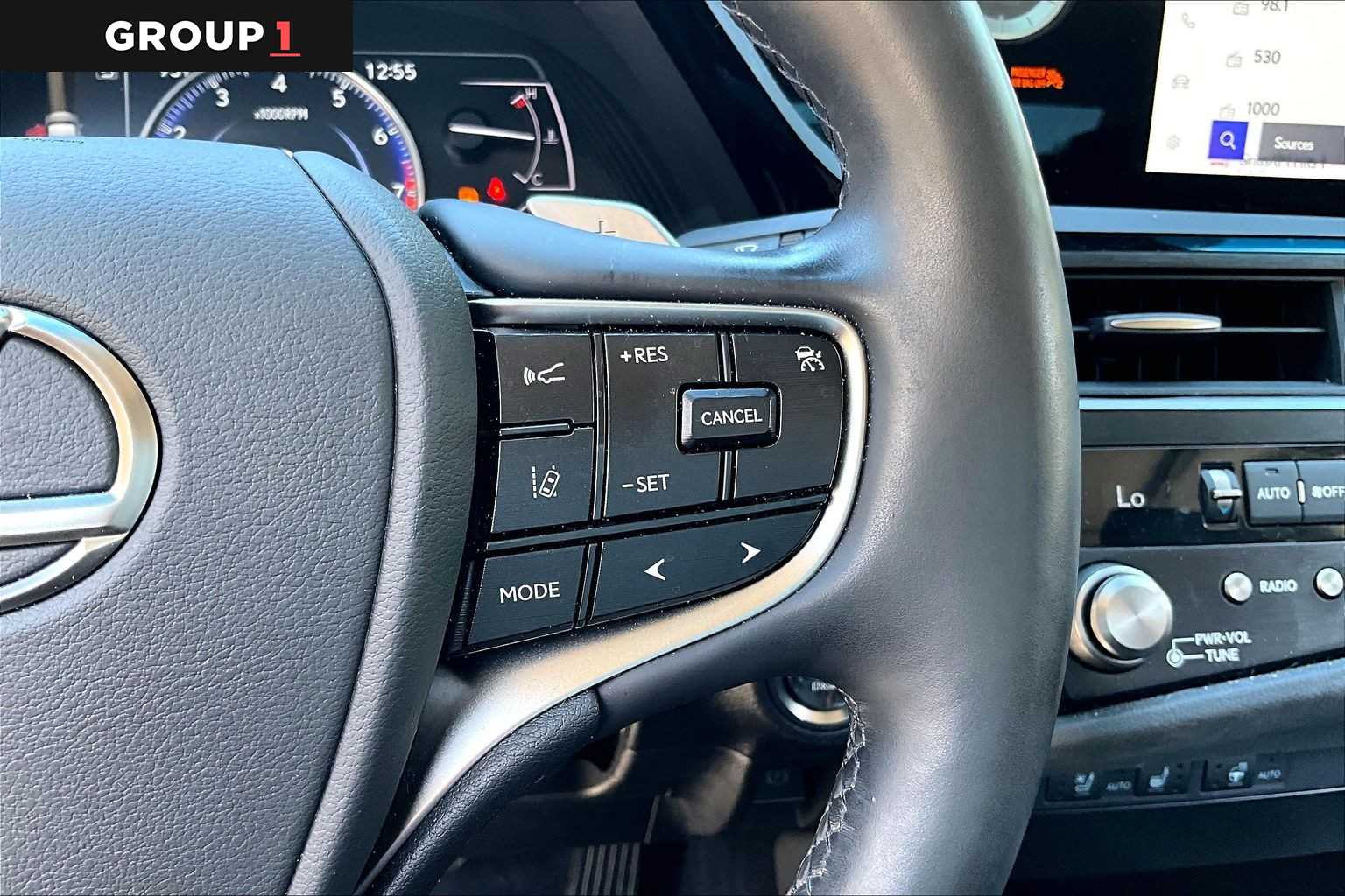 2025 Lexus ES 350 photo 22 of 34