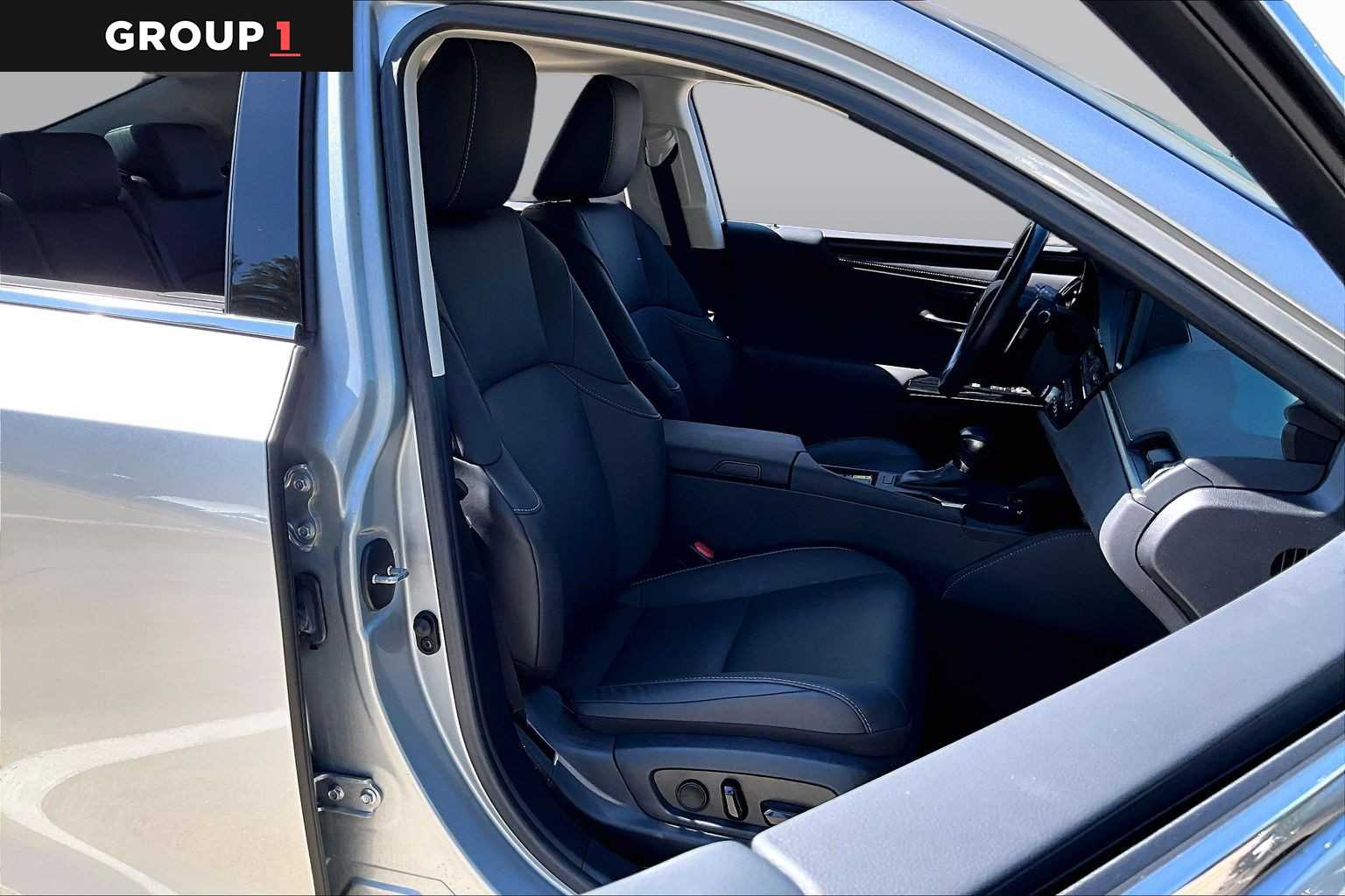 2025 Lexus ES 350 photo 8 of 34