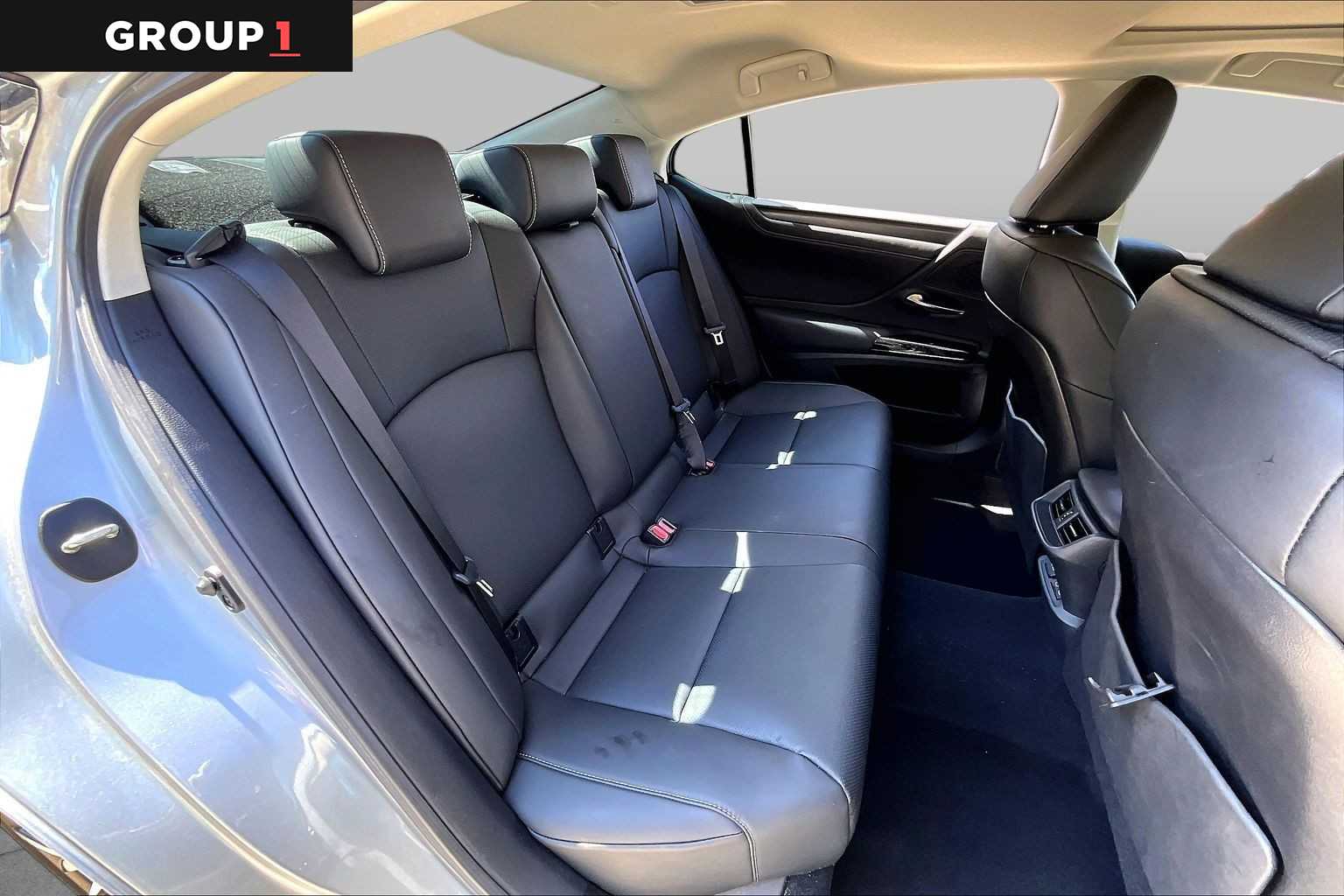 2025 Lexus ES 350 photo 17 of 34