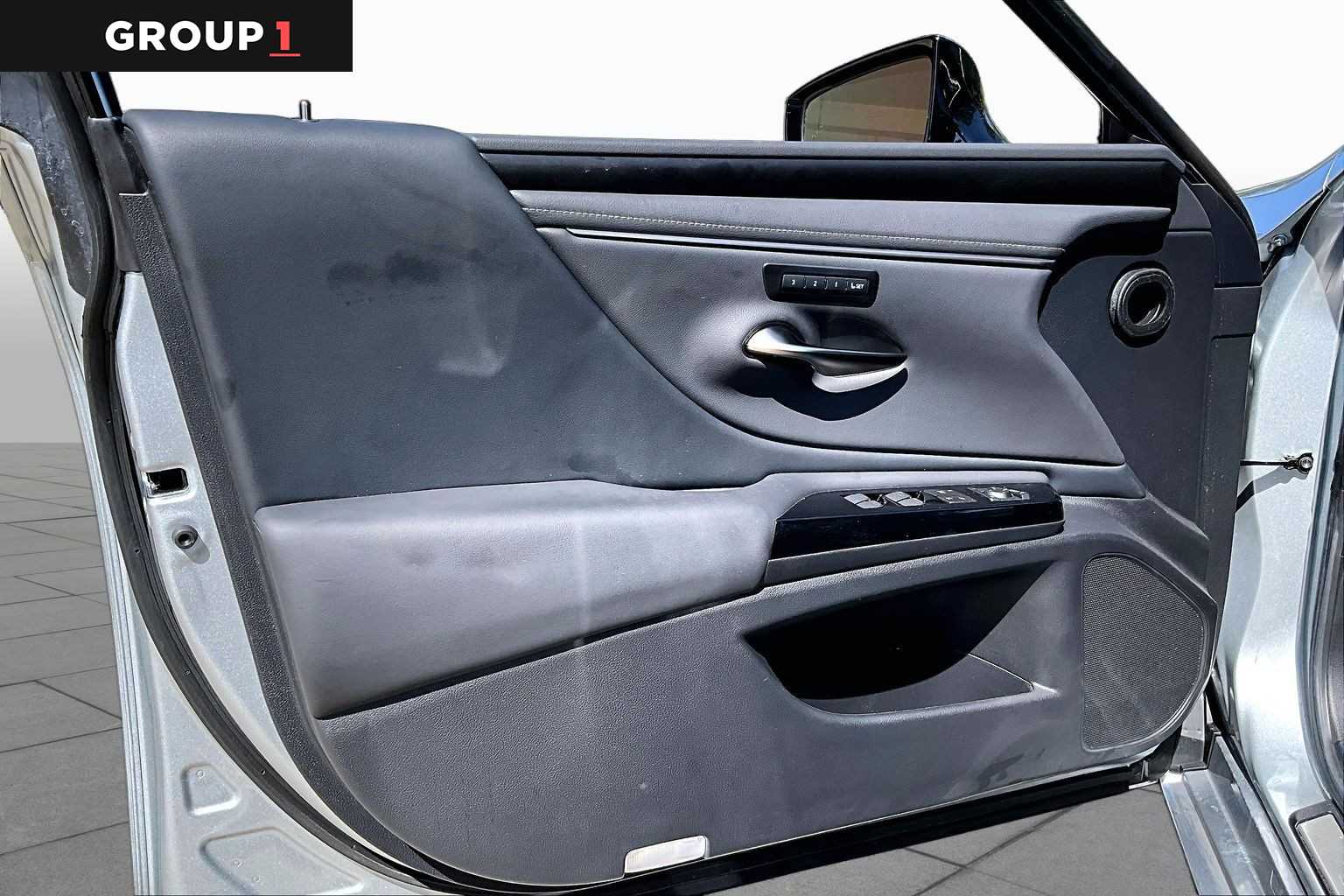 2025 Lexus ES 350 photo 19 of 34