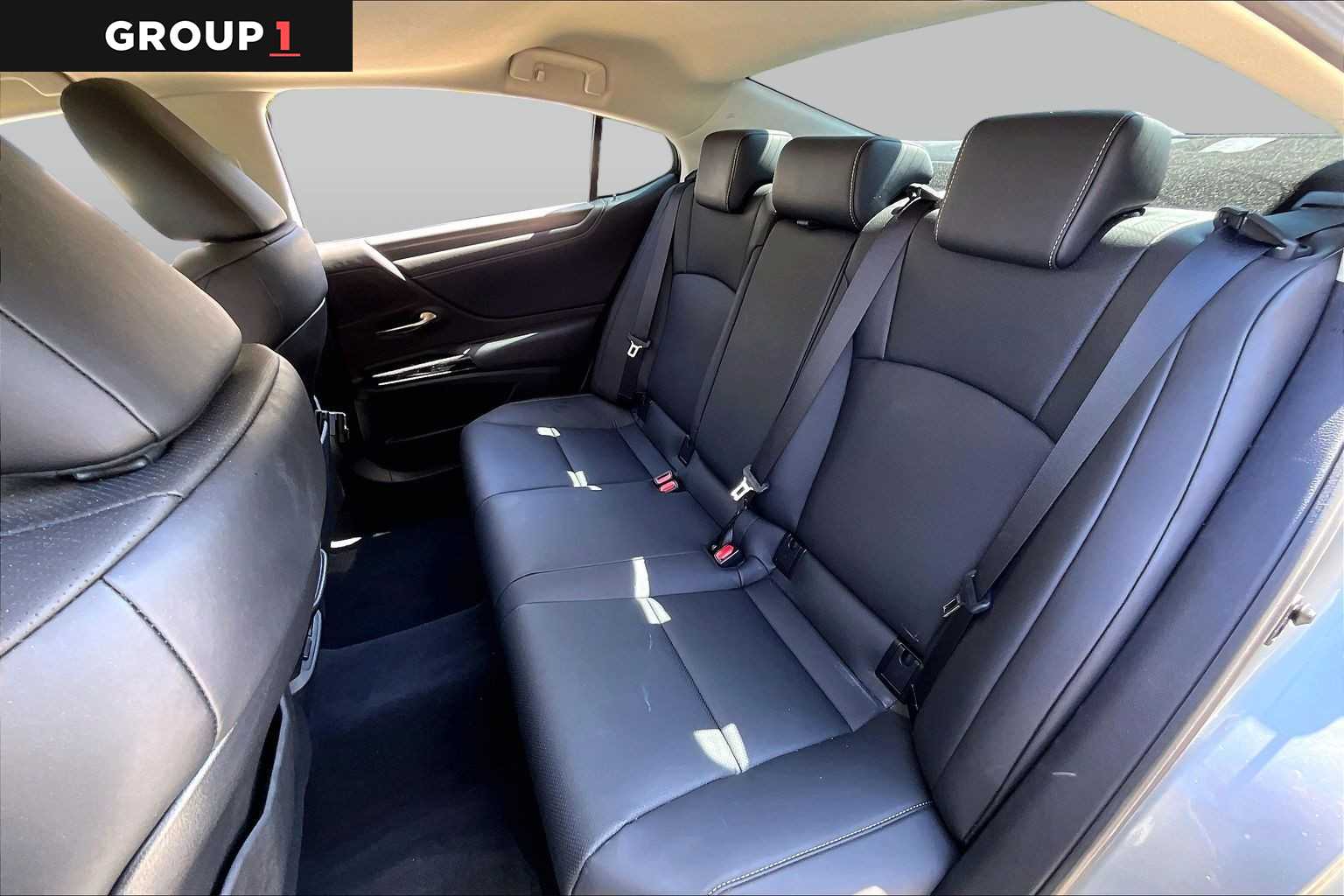2025 Lexus ES 350 photo 18 of 34