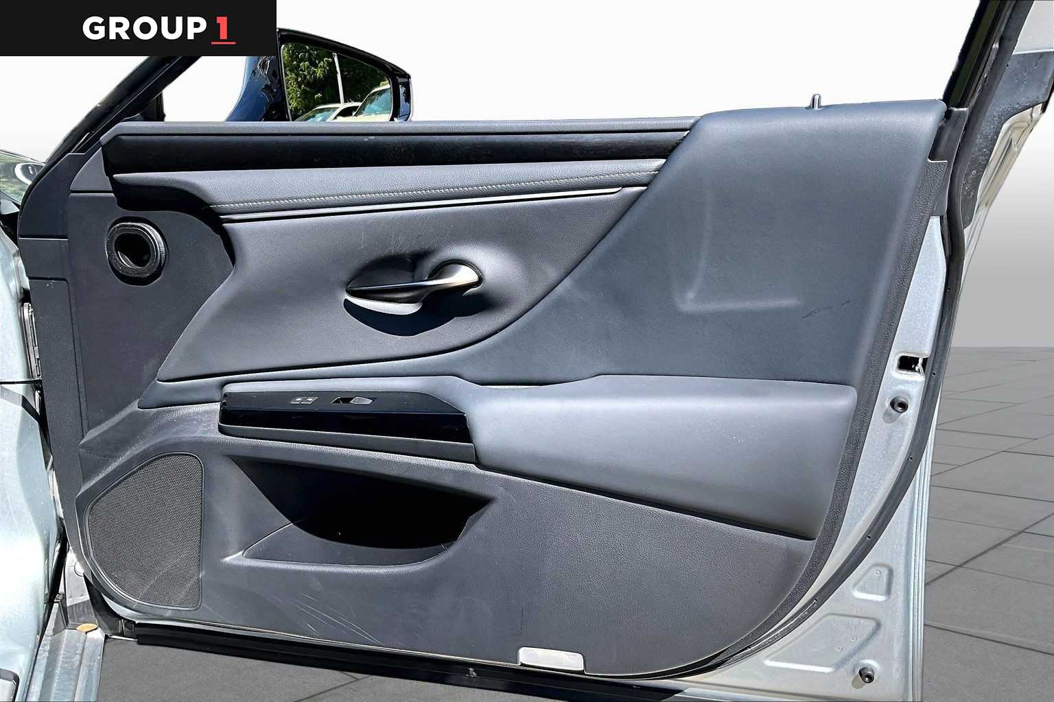 2025 Lexus ES 350 photo 20 of 34