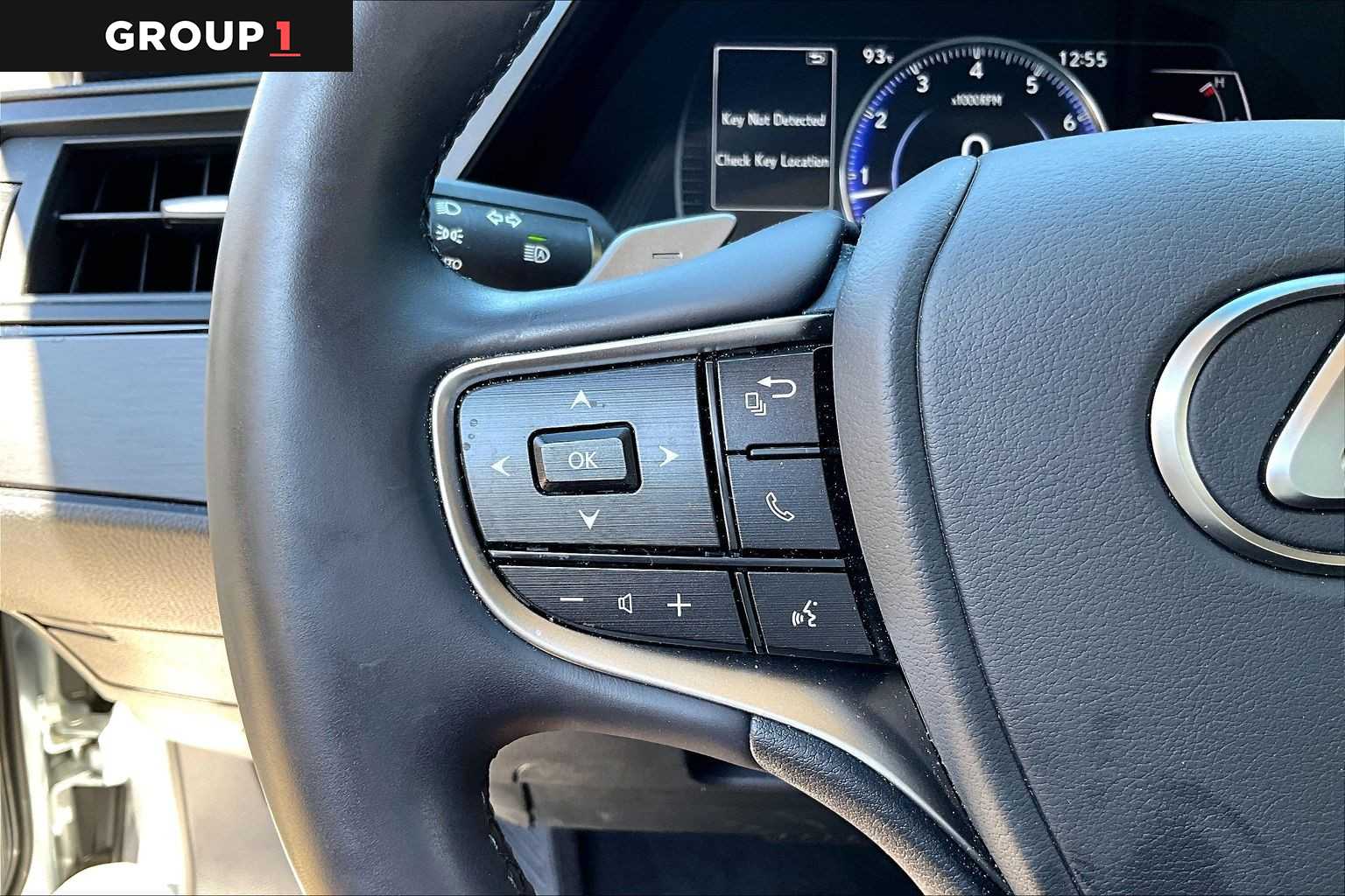 2025 Lexus ES 350 photo 21 of 34