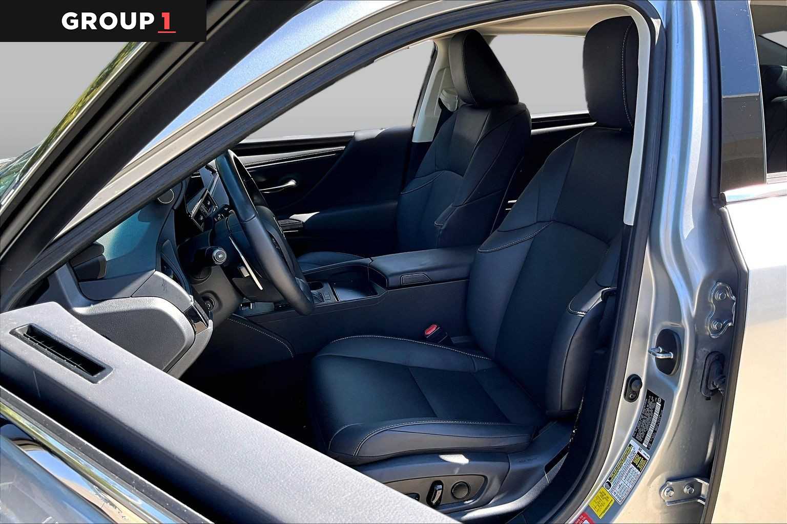 2025 Lexus ES 350 photo 7 of 34