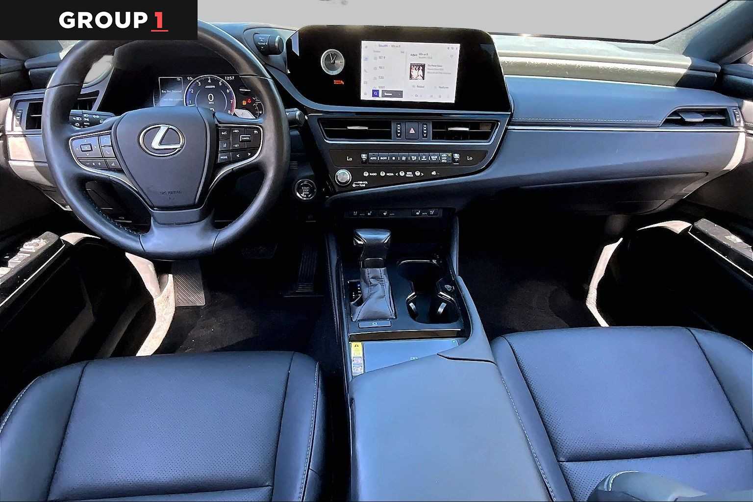 2025 Lexus ES 350 photo 13 of 34
