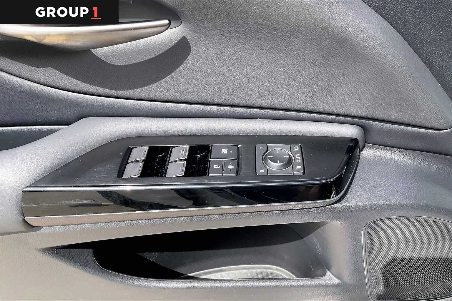 2024 Lexus ES 350 photo 33 of 34