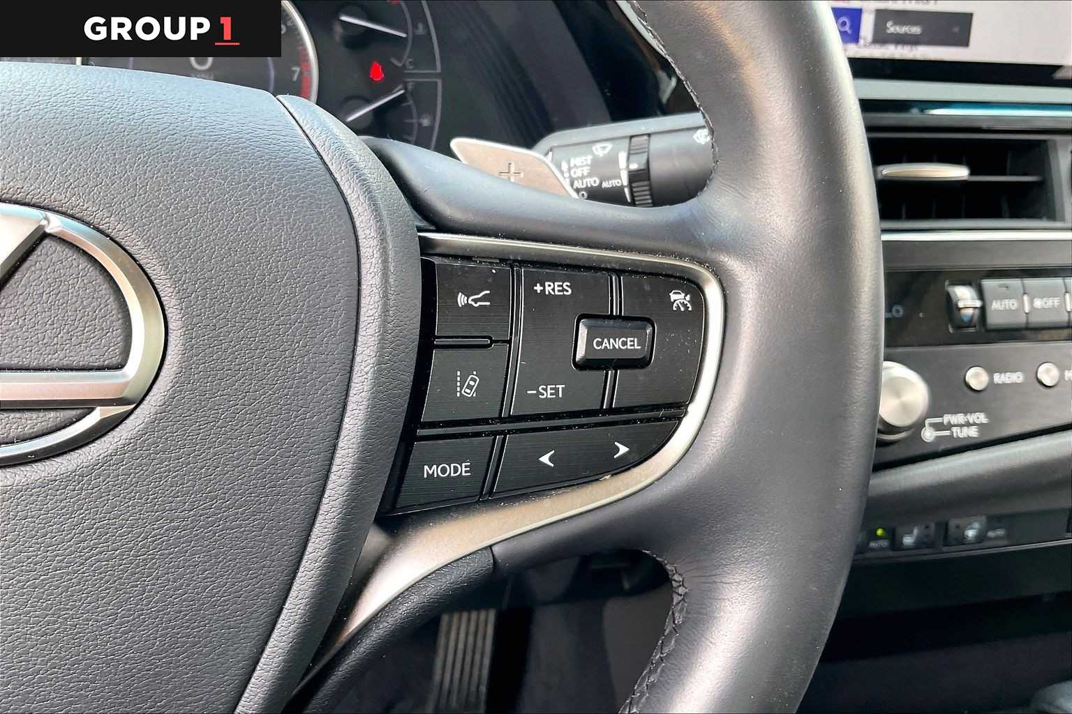 2024 Lexus ES 350 photo 22 of 34