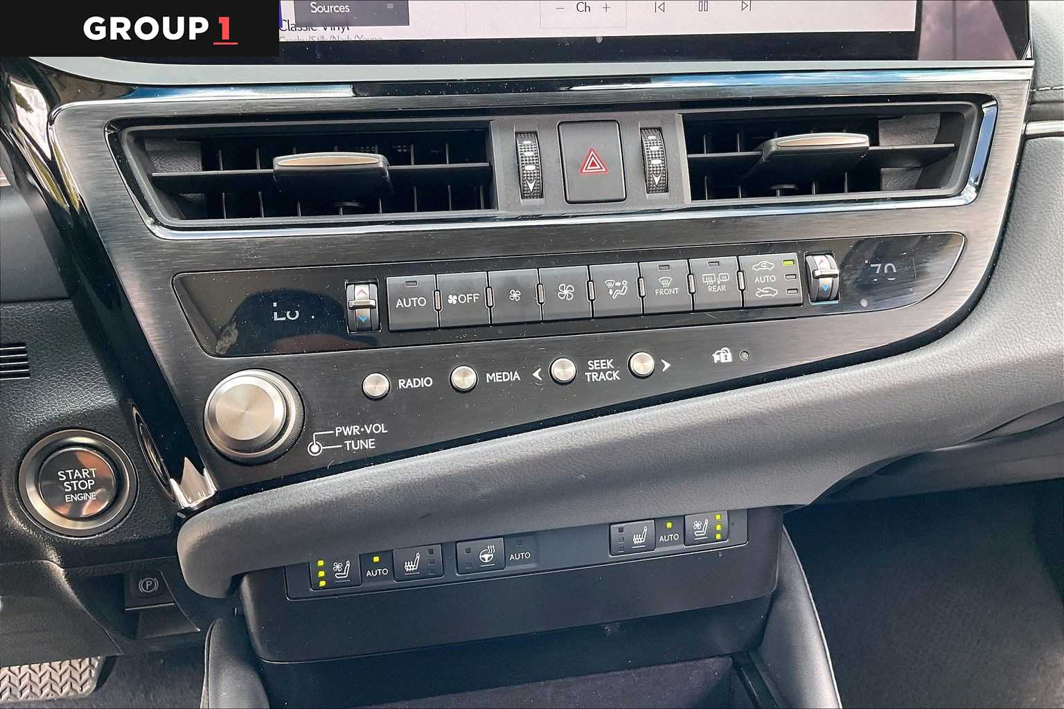 2024 Lexus ES 350 photo 32 of 34