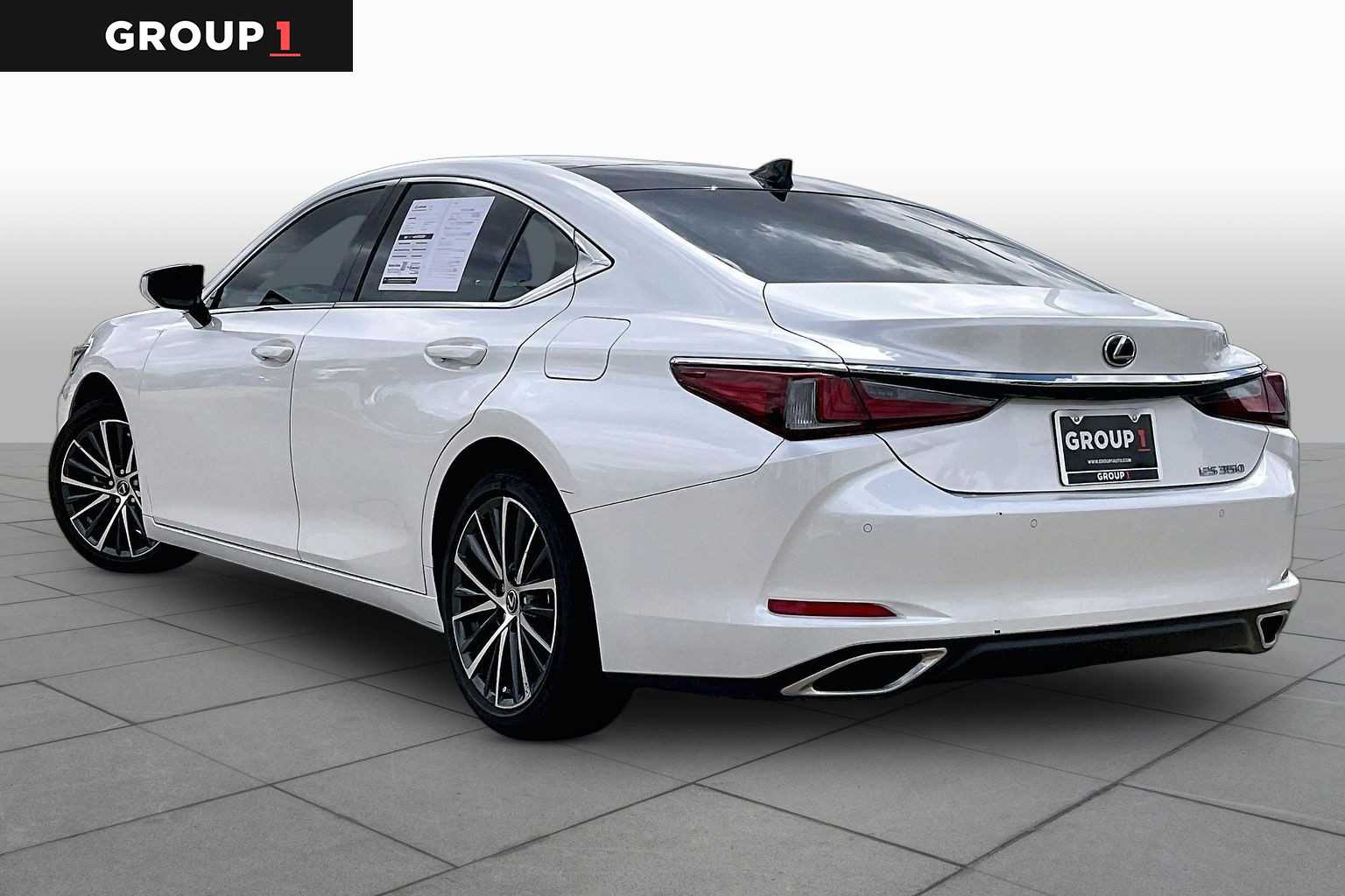 2024 Lexus ES 350 photo 10 of 34