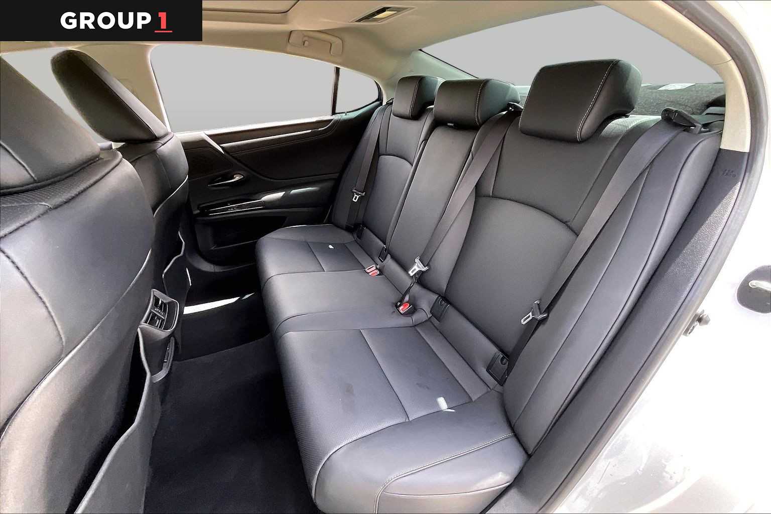 2024 Lexus ES 350 photo 18 of 34