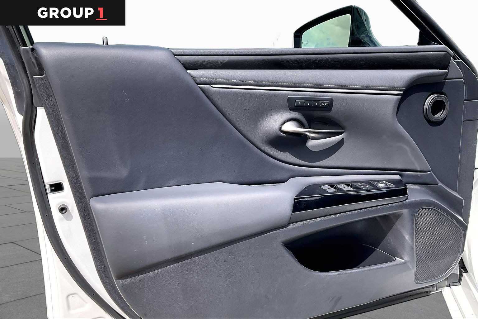 2024 Lexus ES 350 photo 19 of 34